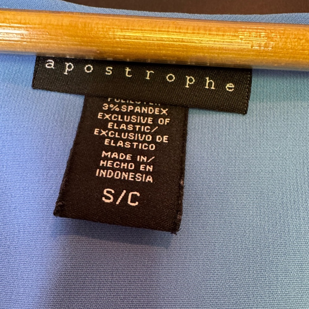 NWOT APOSTROPHE Blue Button-Detail Top - Picture 6 of 7